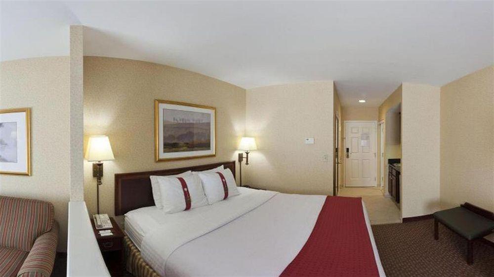 Holiday Inn Salem By Ihg Exterior photo