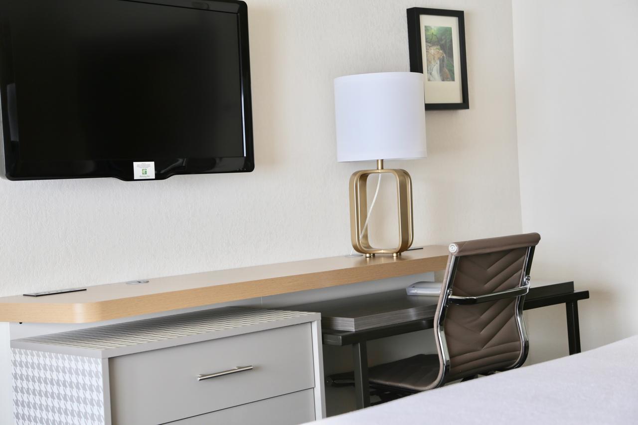 Holiday Inn Salem By Ihg Exterior photo