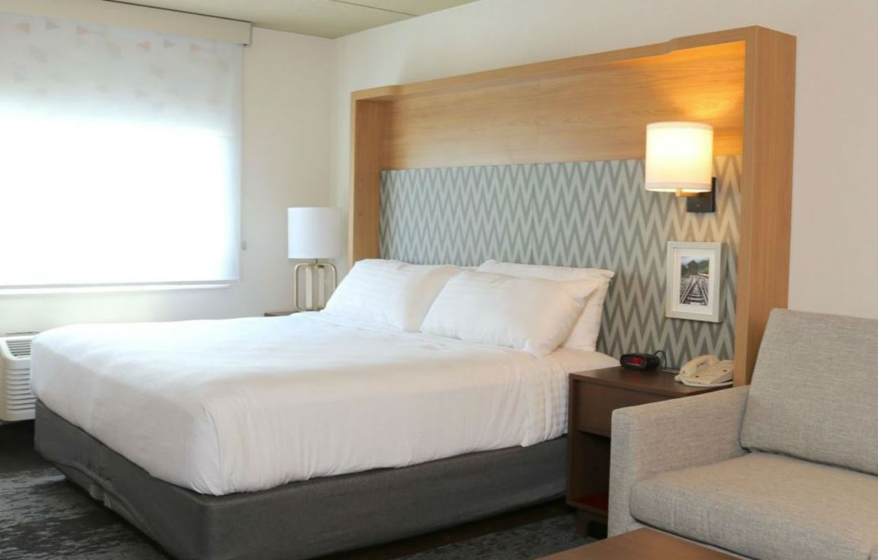 Holiday Inn Salem By Ihg Exterior photo